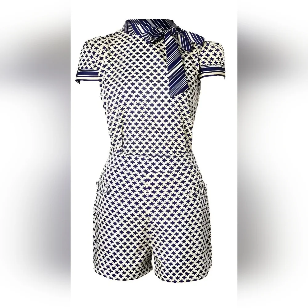 Chicindy Geometry Print Ribbon Top & Pocket Design Shorts Set. Medium - Picture 2 of 9